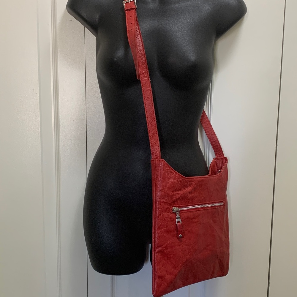 PyA Vibrant Red Leather Messenger Bag Zip Pockets Adjustable Crossbody Strap